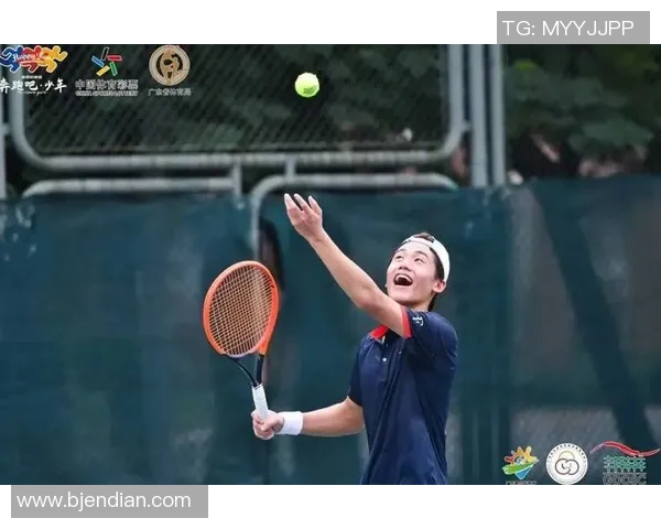 深圳网球队的团队协作揭秘:网球巨献背后的默契与拼搏精神