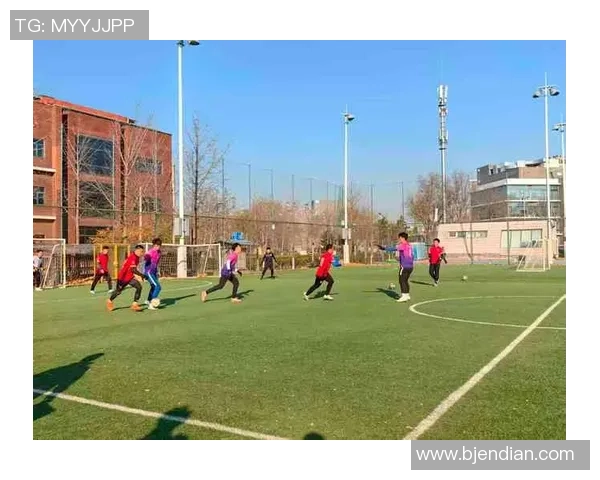 科学足球训练：提升团队配合的创新方法与实战技巧分享